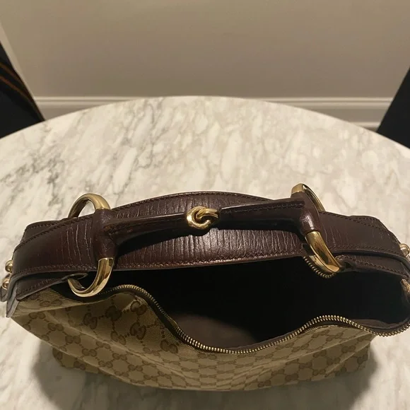 Gucci classic , horseshoe handle medium size tote. - Picture 2 of 6